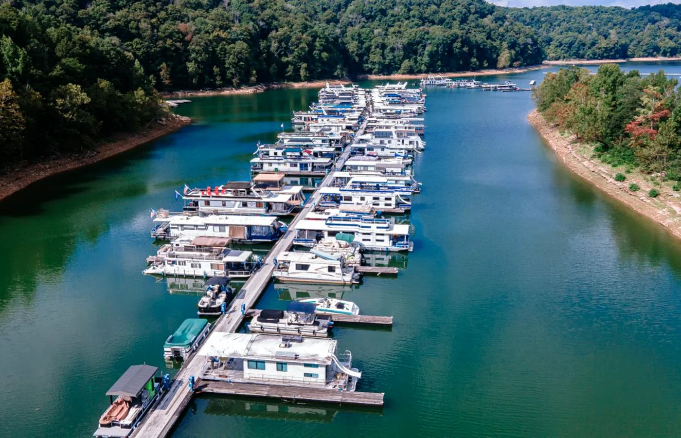 Lake Cumberland swimming and family recreation near Monticello Kentucky for cabin week